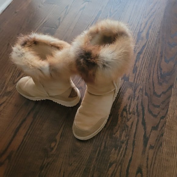 Ugg Boots with real Fox fur, Size 8, Tan color. - Picture 3 of 5
